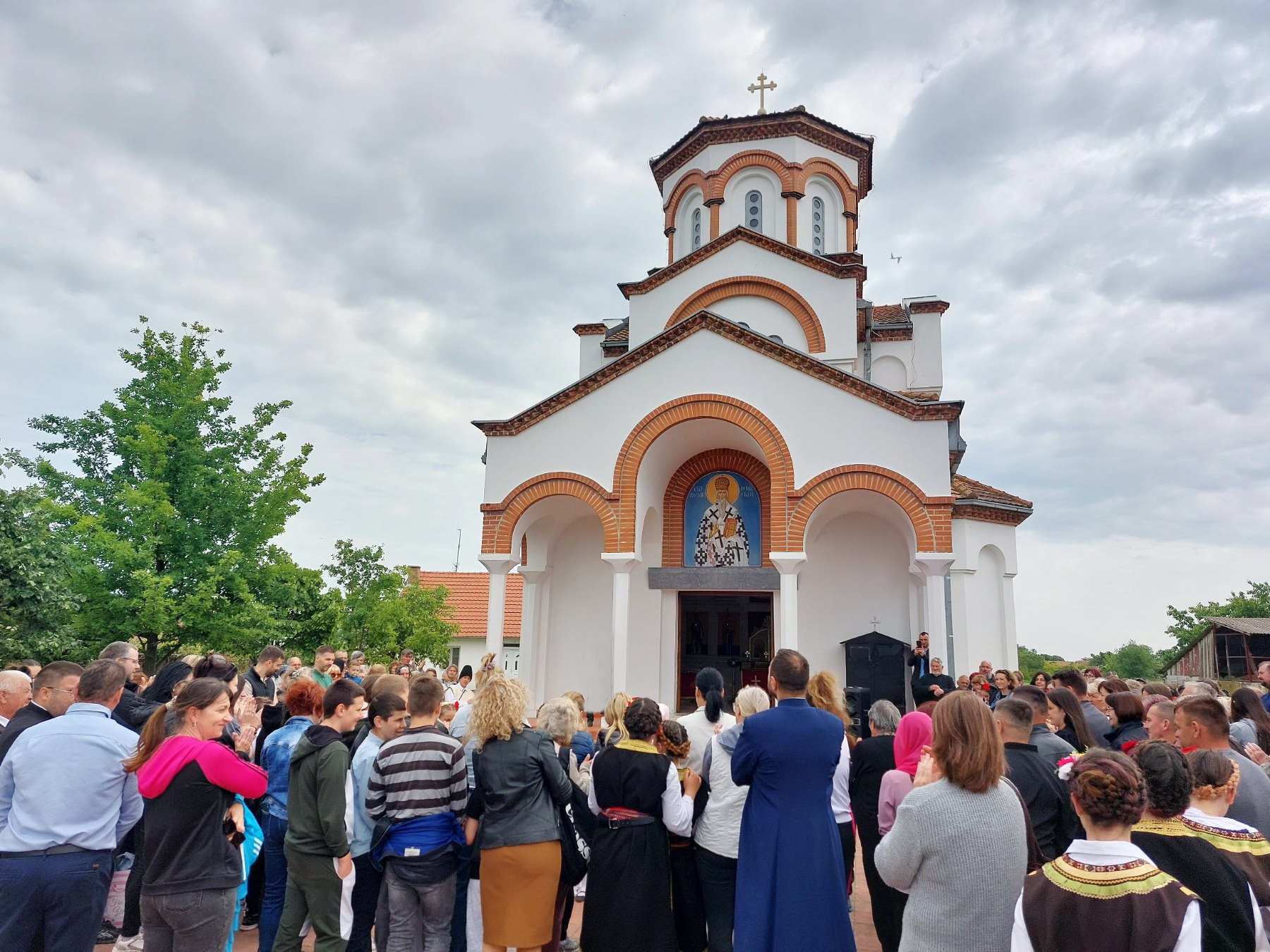 Slava crkve Svetog Vasilija Ostroškog u Ravnom Topolovcu