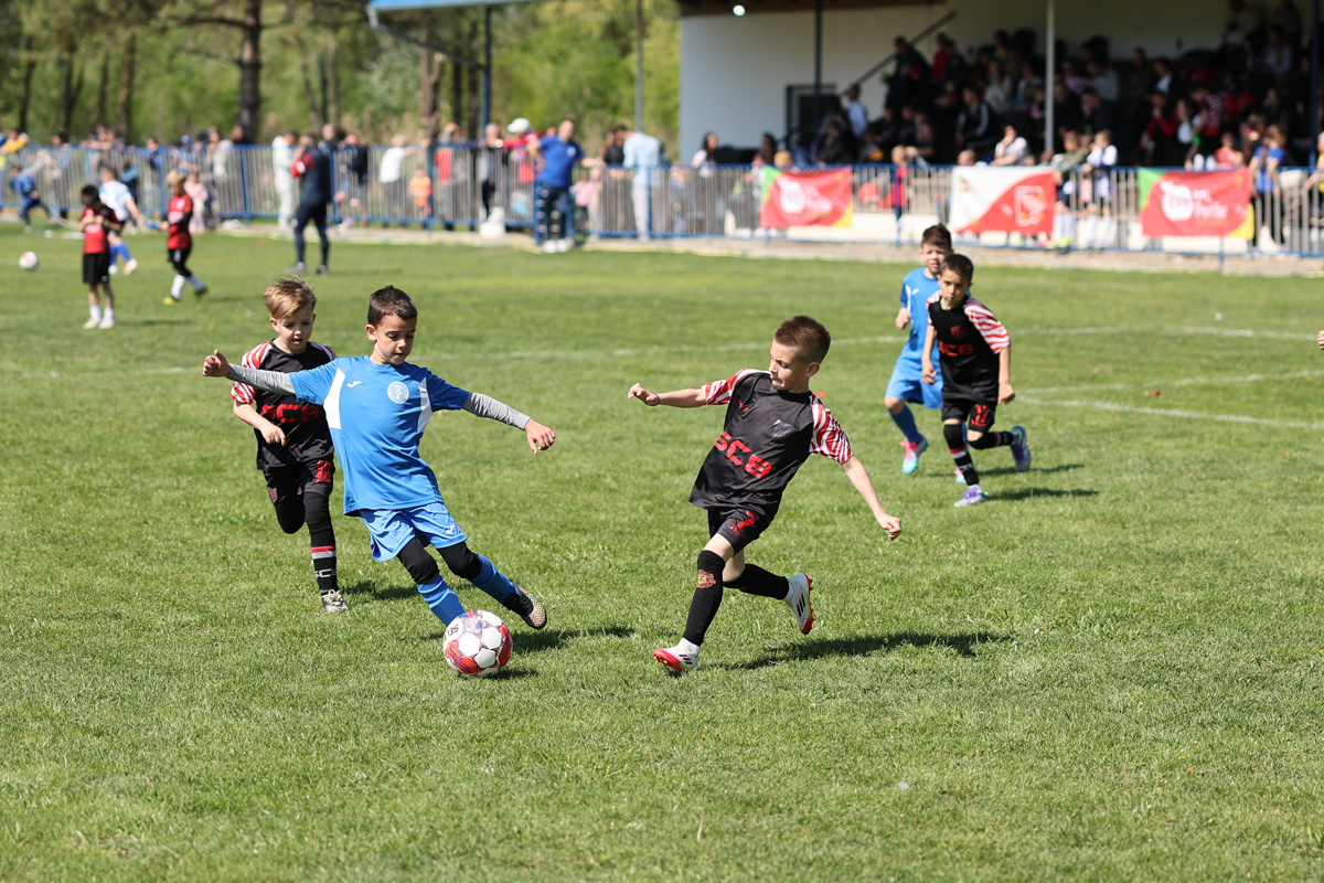 Turnir u Ravnom Topolovcu okupio 18 ekipa i više od 150 mladih fudbalera