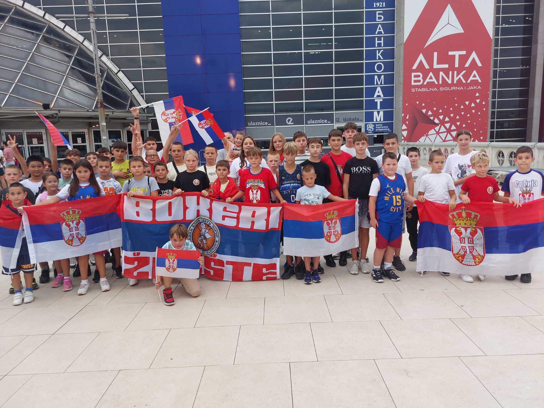 Mladi košarkaši iz Žitišta bodrili Srbiju protiv Slovenije
