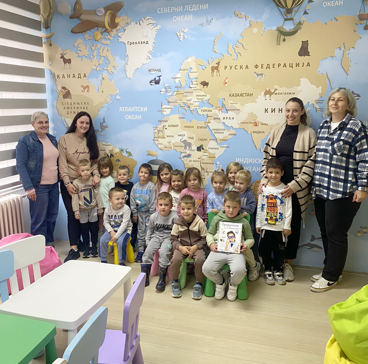Mališani iz vrtića posetili biblioteku