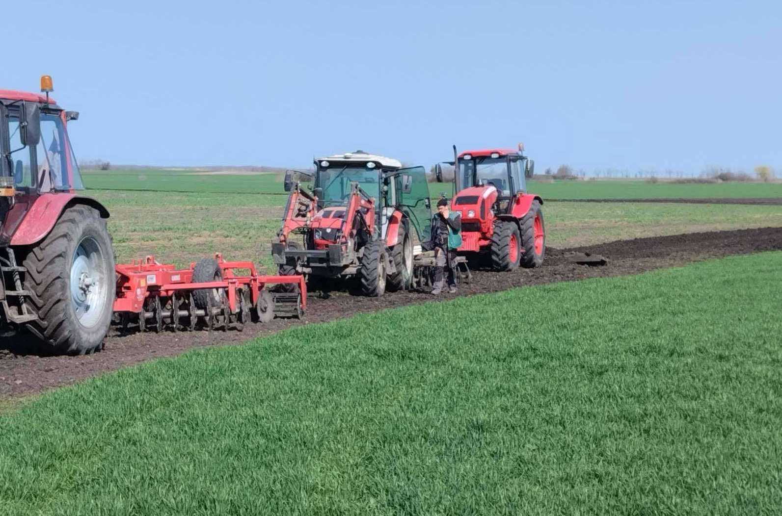 Prolećno ravnanje atarskih puteva u Hetinu