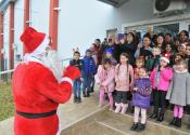 Moto Deda Mrazovi ulepšali praznike i podelili paketiće u Torku