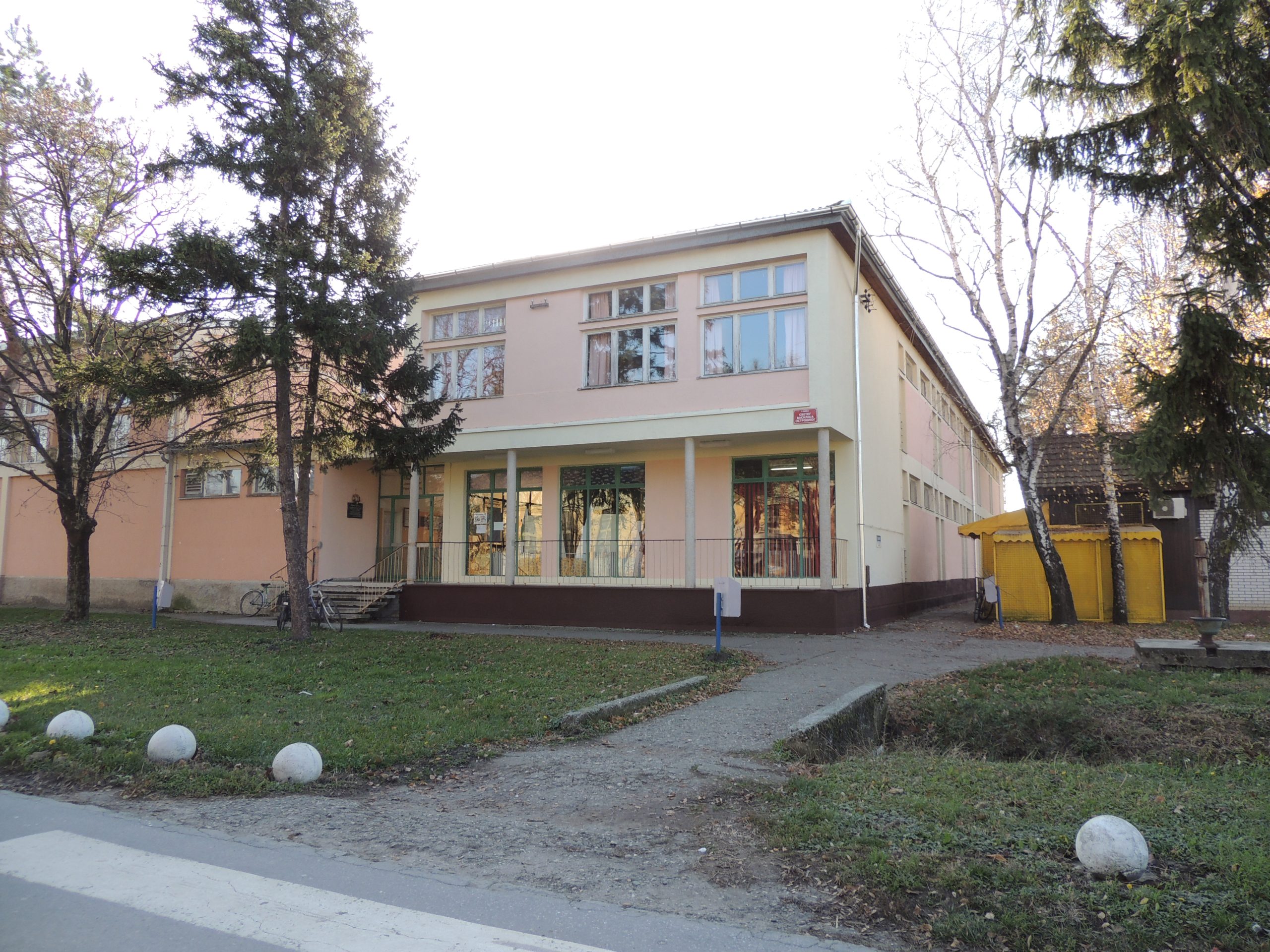 NOV IZGLED ŠKOLE U RAVNOM TOPOLOVCU