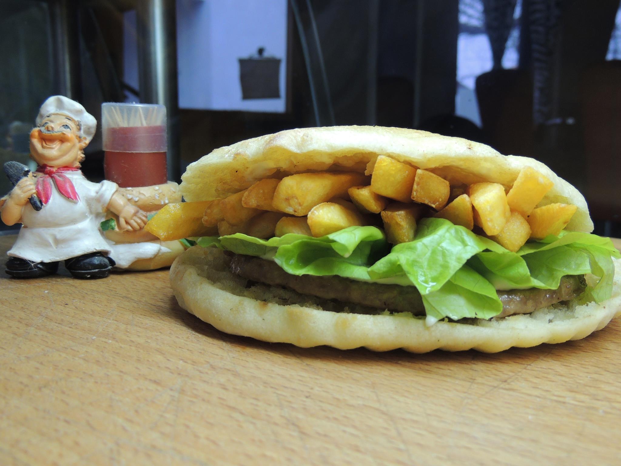 FAST FOOD ALPI: Hamburger plus za samo 230 dinara
