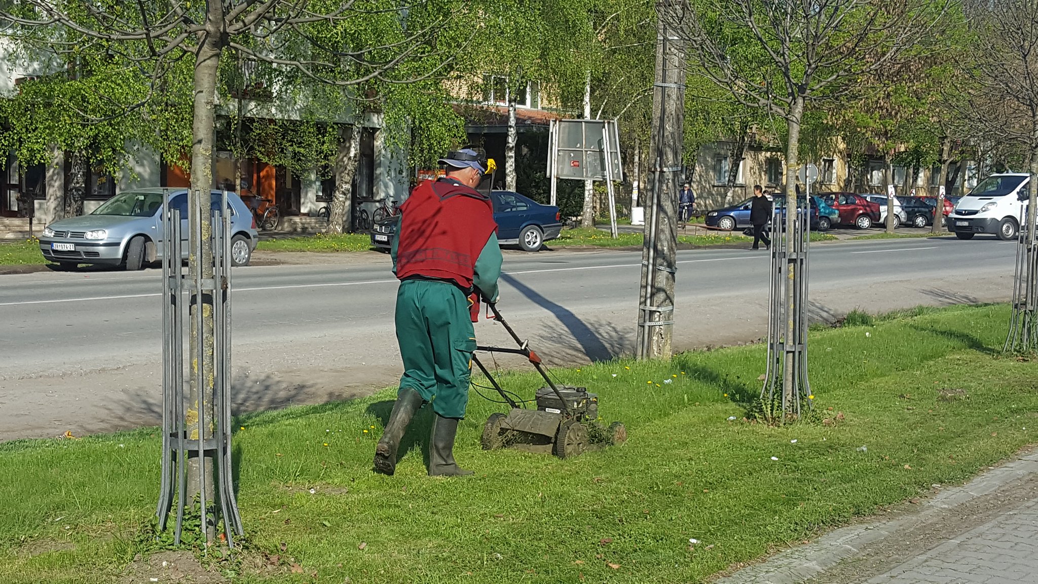 POČELA SEZONA ODRŽAVANJA ZELENIH POVRŠINA