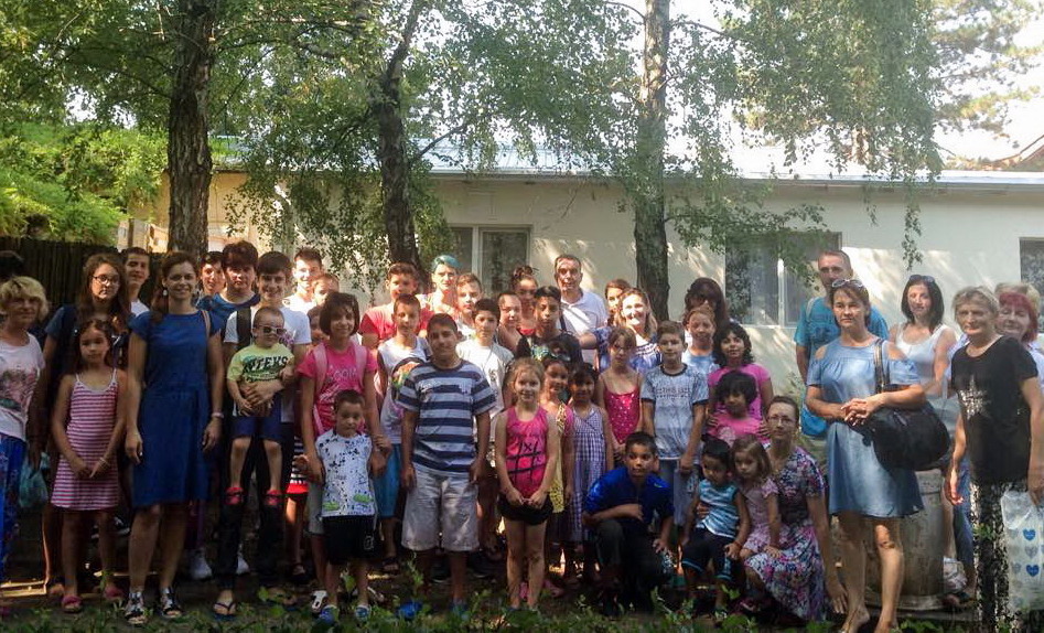 Deca bez roditeljskog staranja provela dan na bazenskom kompleksu Adica
