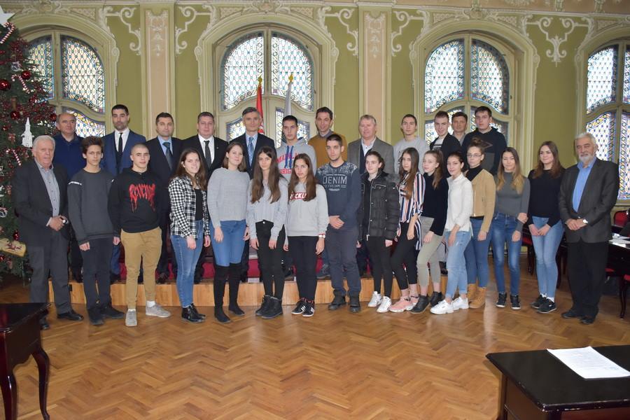 Četiri učenice iz opštine Žitište dobitnice Svetosavske stipendije