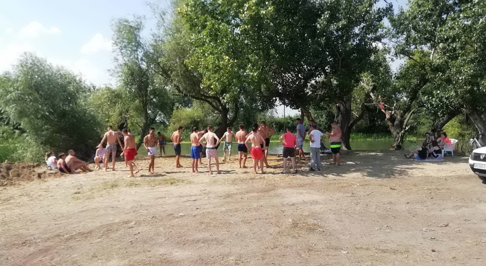 Meštani Torka uređuju obalu Begeja i teren za bič volej