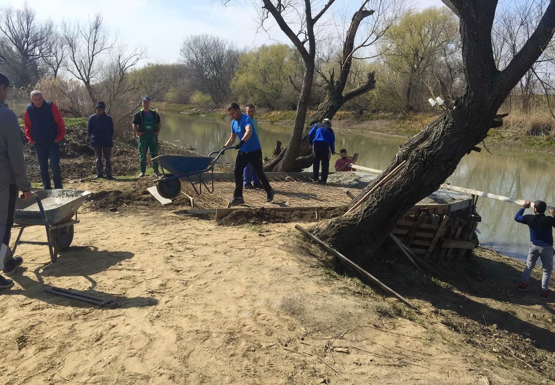 Meštani Torka spremaju plažu za letnja događanja
