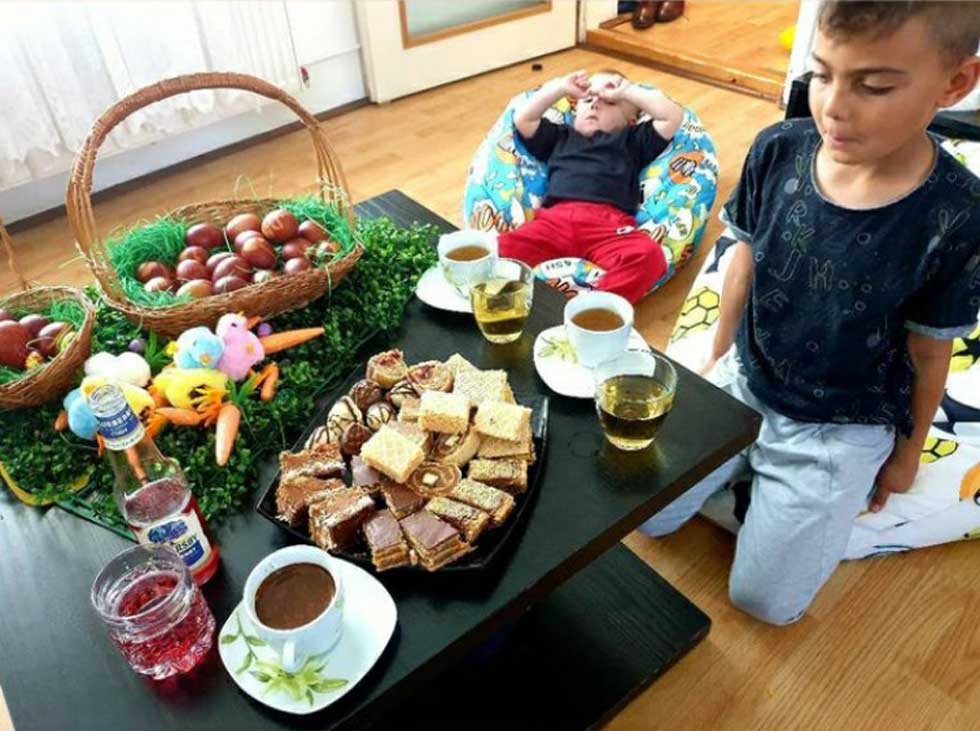 Uskrs u domu porodice Eskić: Dečaci se najviše raduju uskršnjem jutru