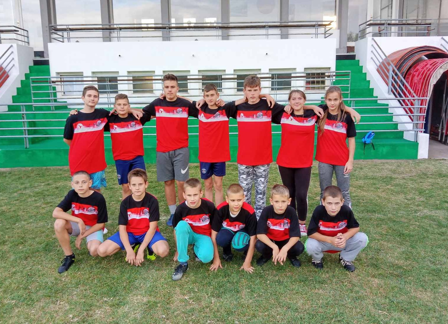 Mladi fudbaleri iz Banatskog Dvora u novoj sportskoj opremi