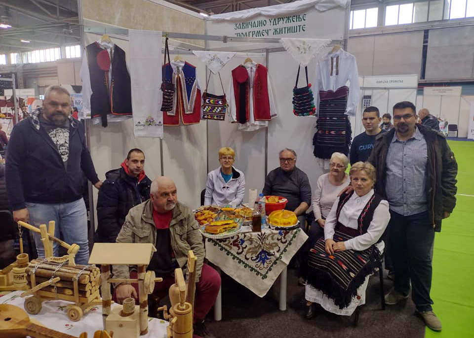 Članovi Zavičajnog udruženja “Podgrmeč“ Žitište na 3. Sajmu zavičaja