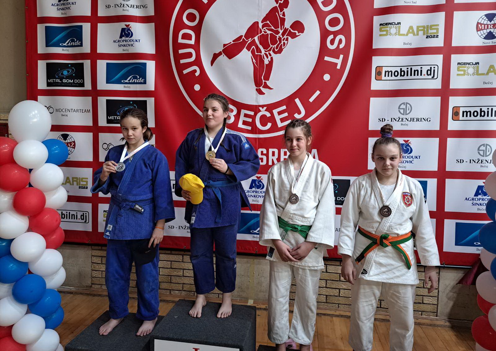 Dve medalje za Lenu Kovačević