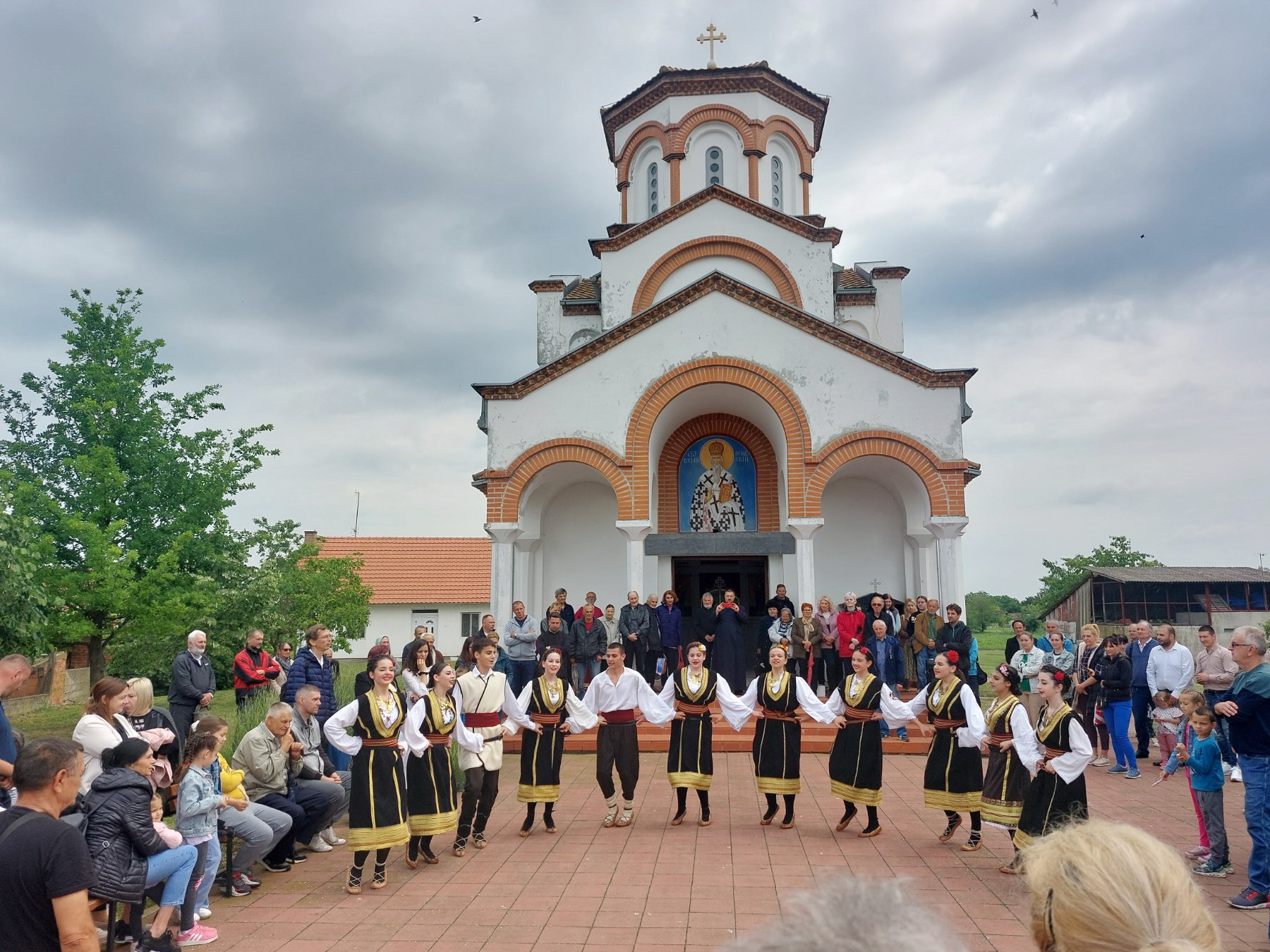 Slava crkve Svetog Vasilija Ostroškog u Ravnom Topolovcu