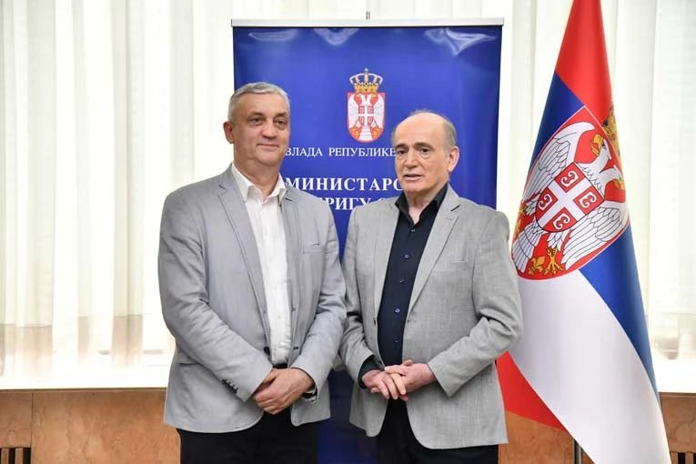 Opštini Žitište 7 miliona za nabavku minibusa