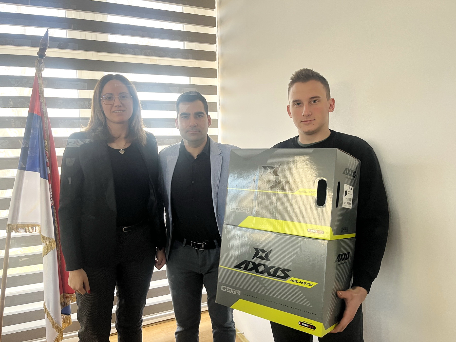Opština Žitište uručila kacige moto udruženjima
