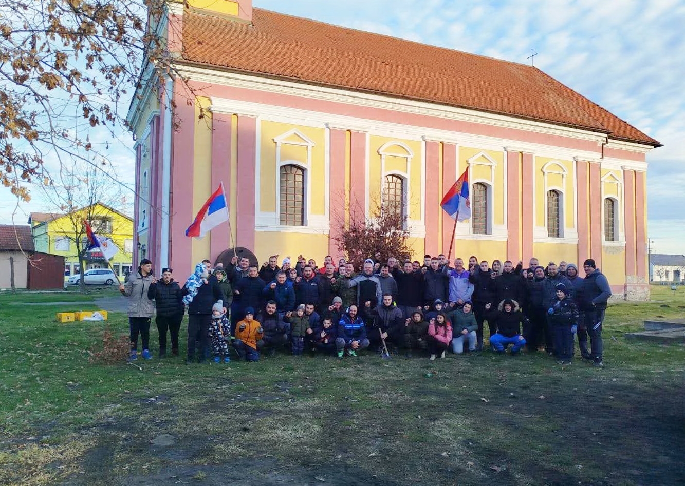 Obeležavanje Badnjeg dana: Pravoslavni vernici otišli po Badnjak