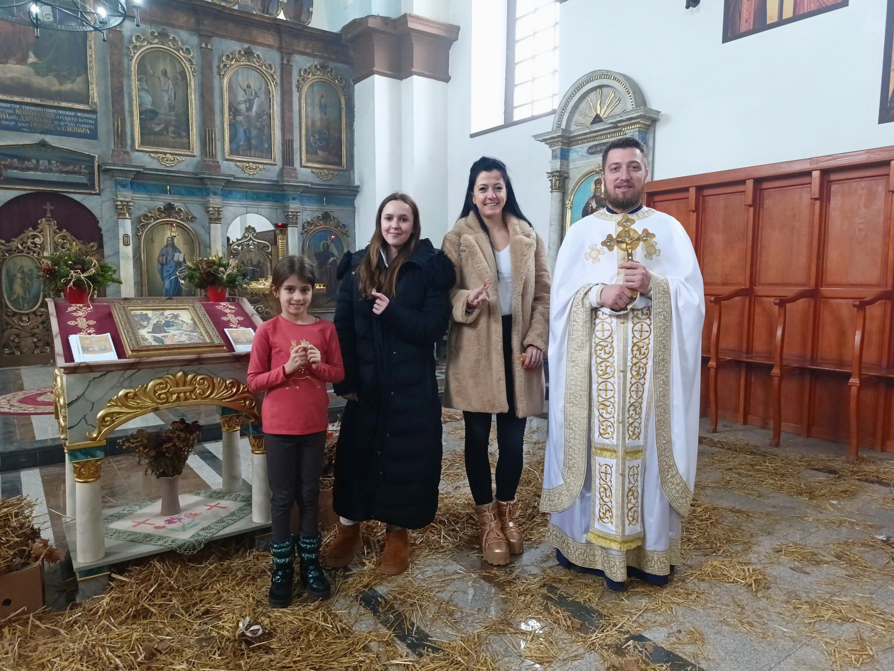 Pronađen zlatnik i dva srebrnjaka prilikom lomljenja česnice