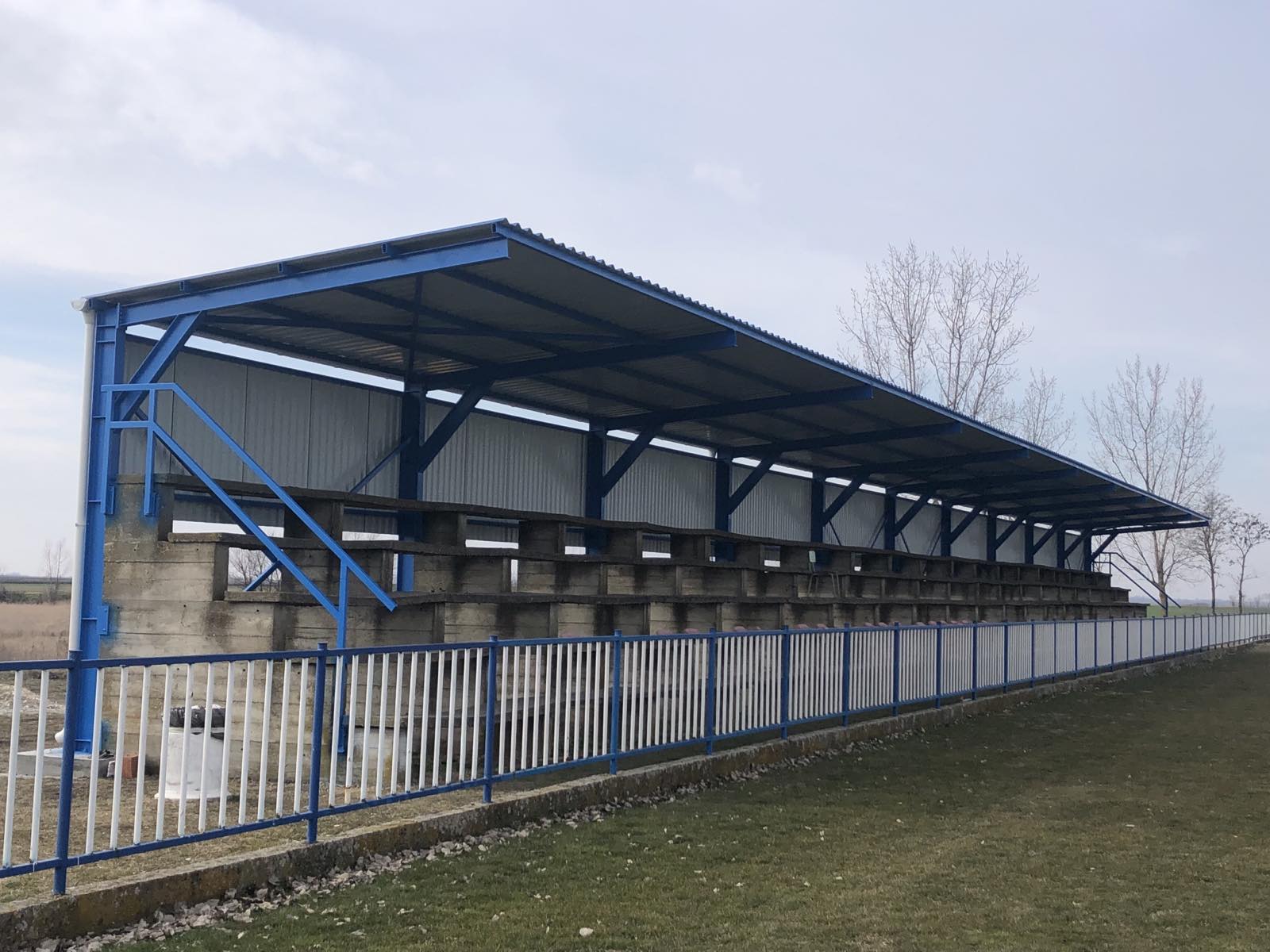 Završeni radovi na tribinama stadiona u Česteregu